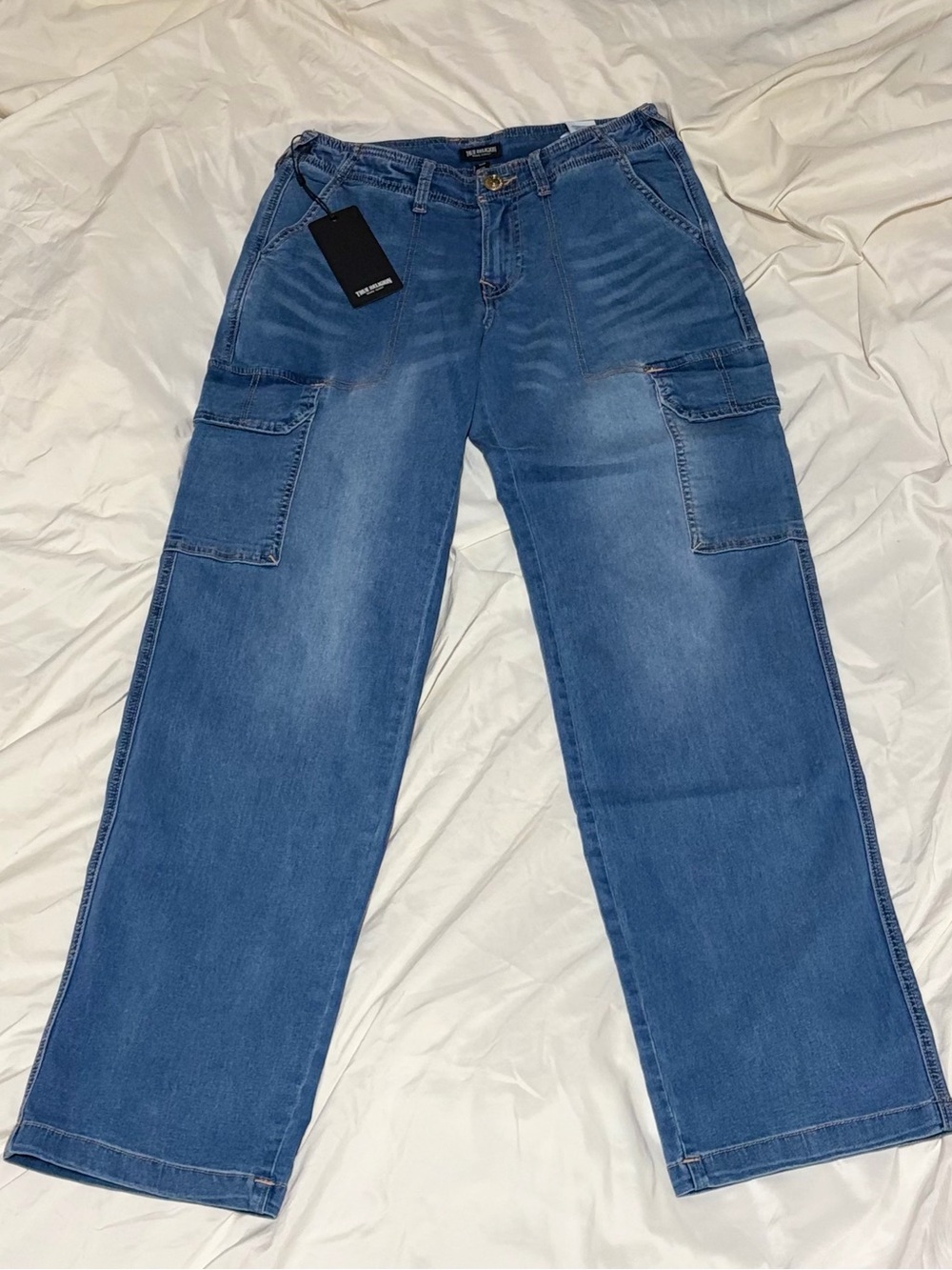 True Religion’s Women’s Cargo Medium Tide Wash Pants